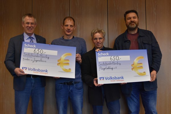 v.l.n.r.: Bürgermeister Thomas Brandes, Jugendpfleger Falk Staal, Vereinsvorsitzender Uwe Bretthauer, Tobias Hillmann